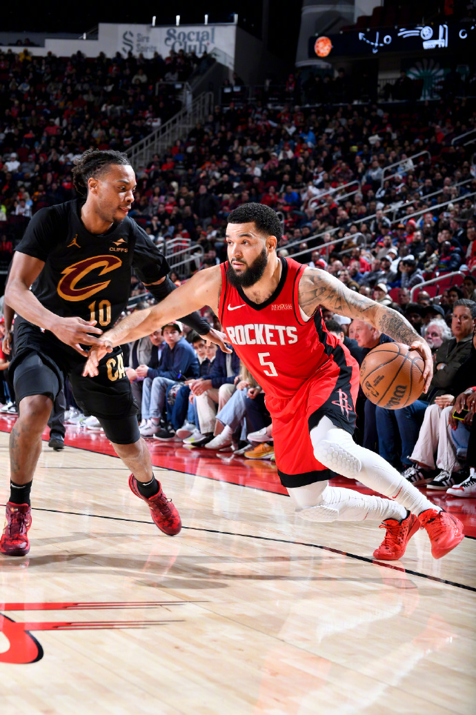 赛地聚焦：欧联冲刺阶段热度飙升，波特兰开拓者绝杀压哨，气氛紧张，更衣室氛围转暖(谢泼德在火箭试训表现惊艳)